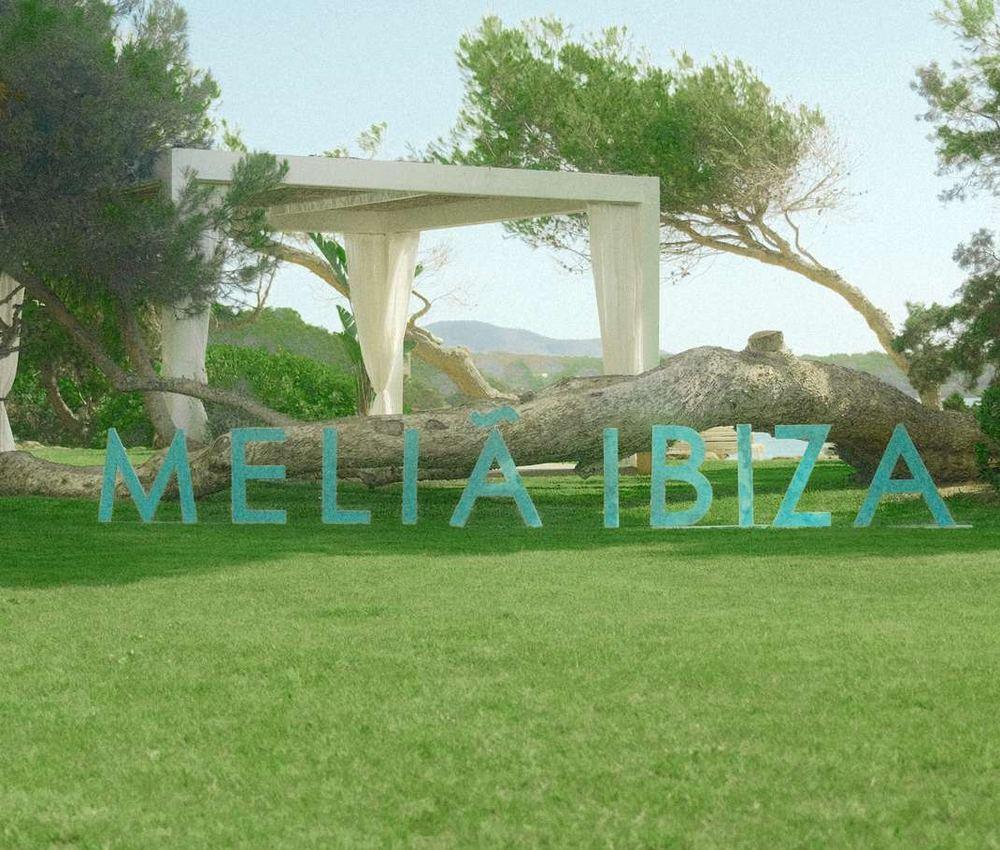 Letras corpóreas — Meliá Ibiza